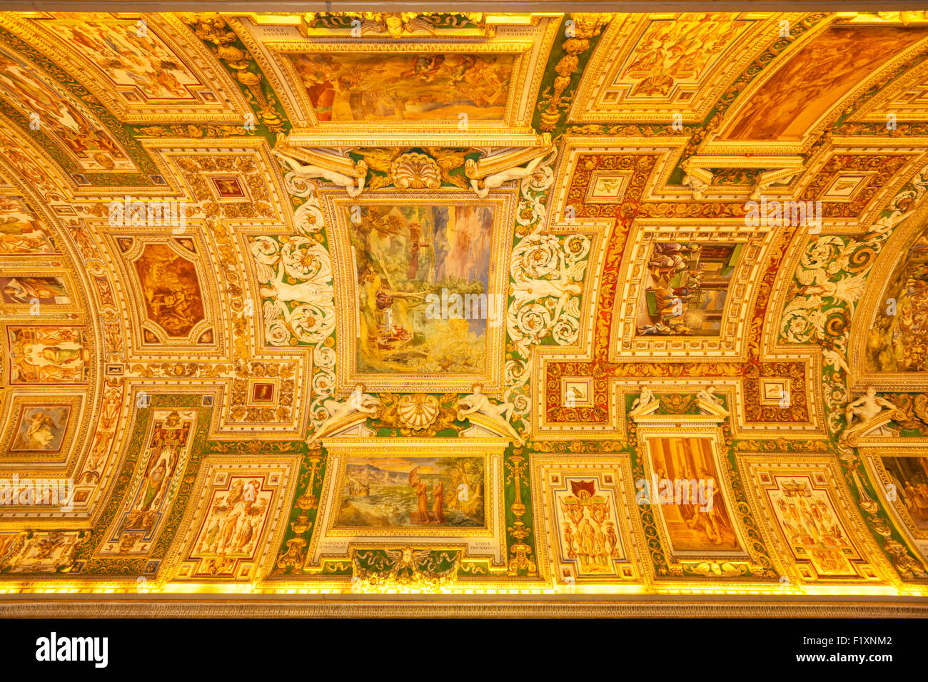 Un plafond dans la longue galerie de cartes Musées du Vatican Vatican Rome Italie Europe de l'UE Banque D'Images