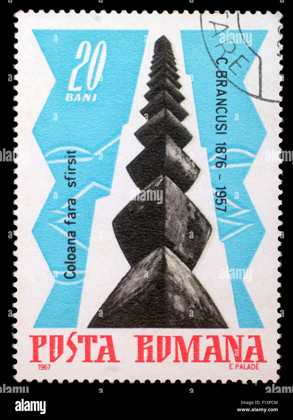 Timbres par la Roumanie, montre la colonne infinie, par Brancusi, vers 1967 Banque D'Images