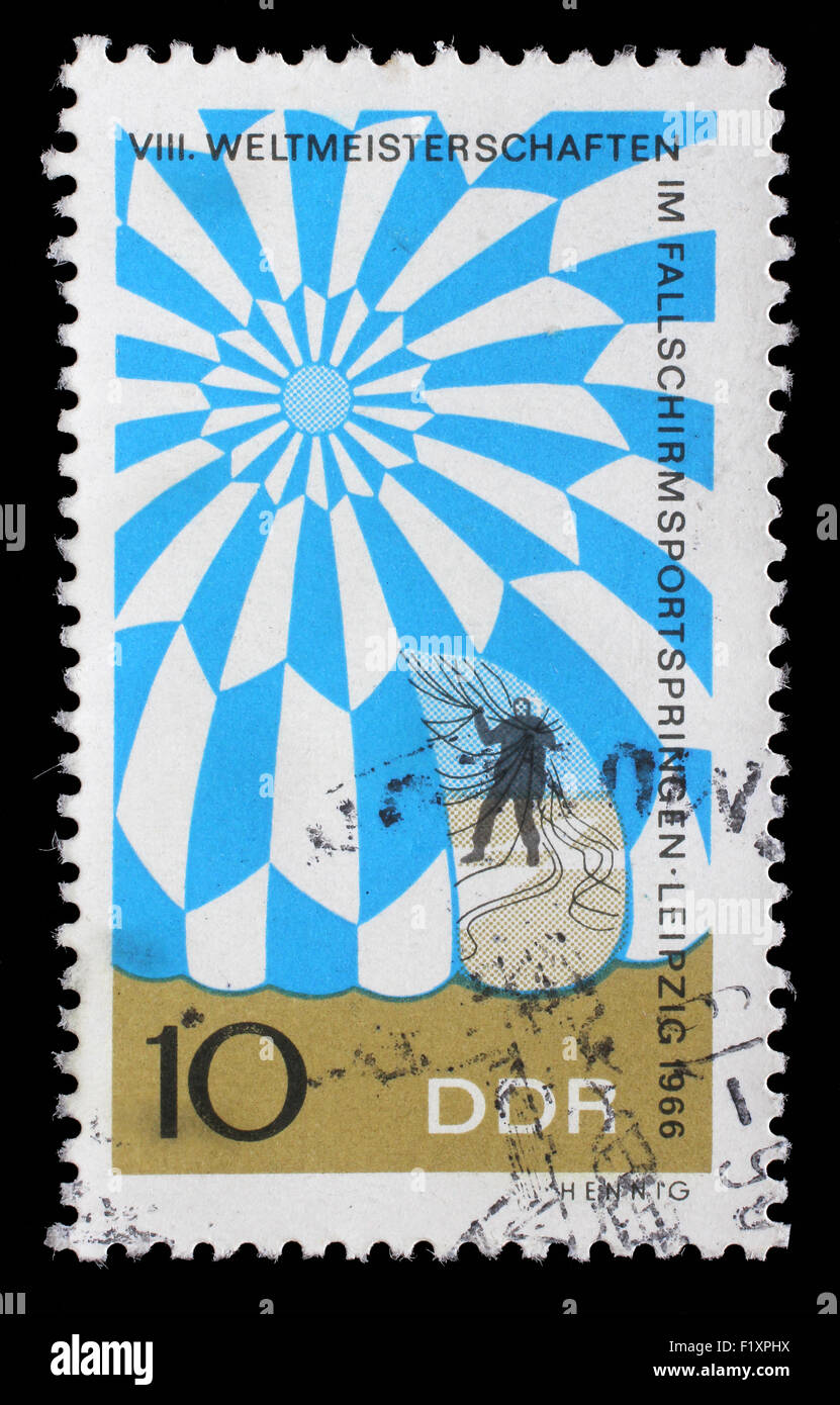 Stamp dédiée à la Coupe du monde en saut en parachute à Leipzig, vers 1966. Banque D'Images