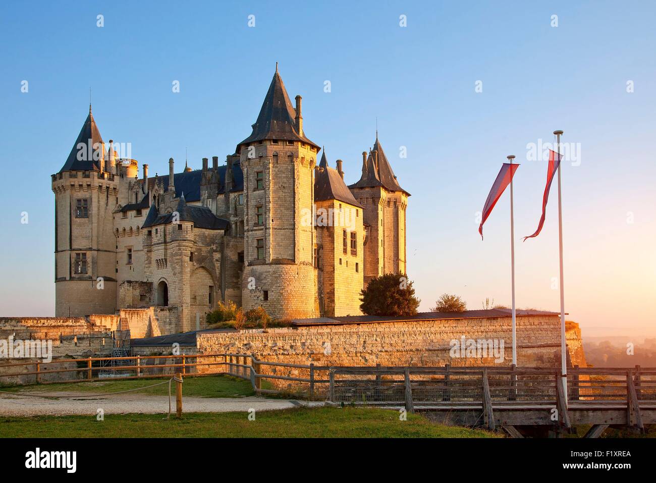 La France, dans le Maine et Loire, Vallée de la Loire classée au Patrimoine Mondial de l'UNESCO, Saumur, château de Saumur le long de la Loire Banque D'Images
