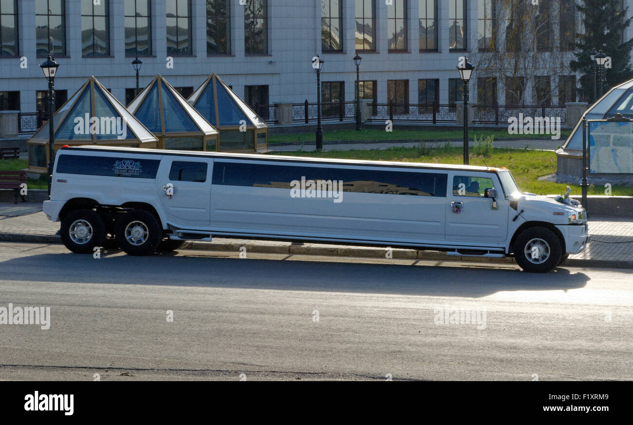 Longue limousine Banque de photographies et d'images à haute résolution -  Alamy