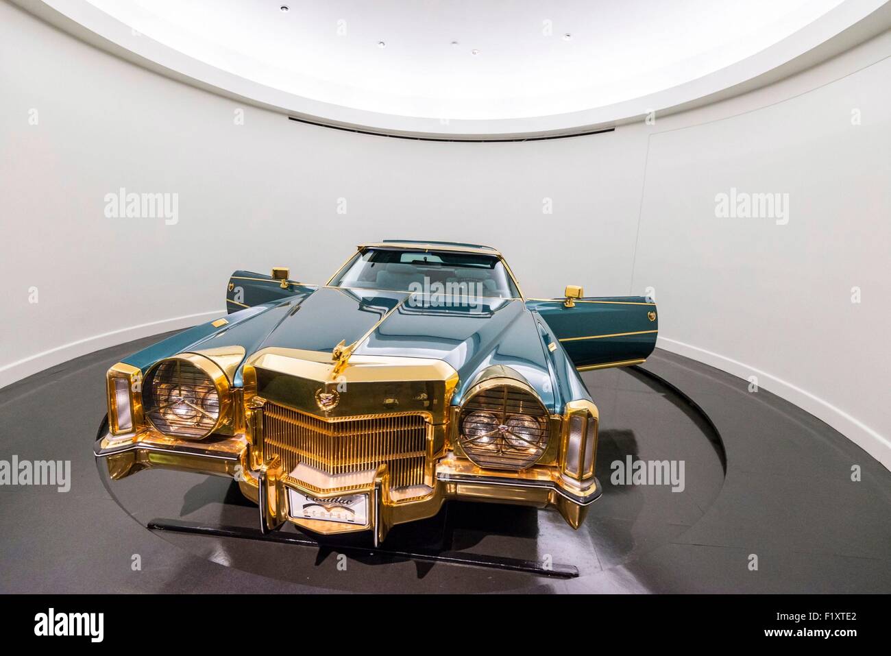 United States, New York, Memphis, Stax Museum des studios d'enregistrement qui a enregistré Isaac Hyères, Otis Redding, Aretha Franklin, Ike et Tina Turner, et des centaines d'autres, voici Isasac' Hayes Cadillac plaqués or. Banque D'Images