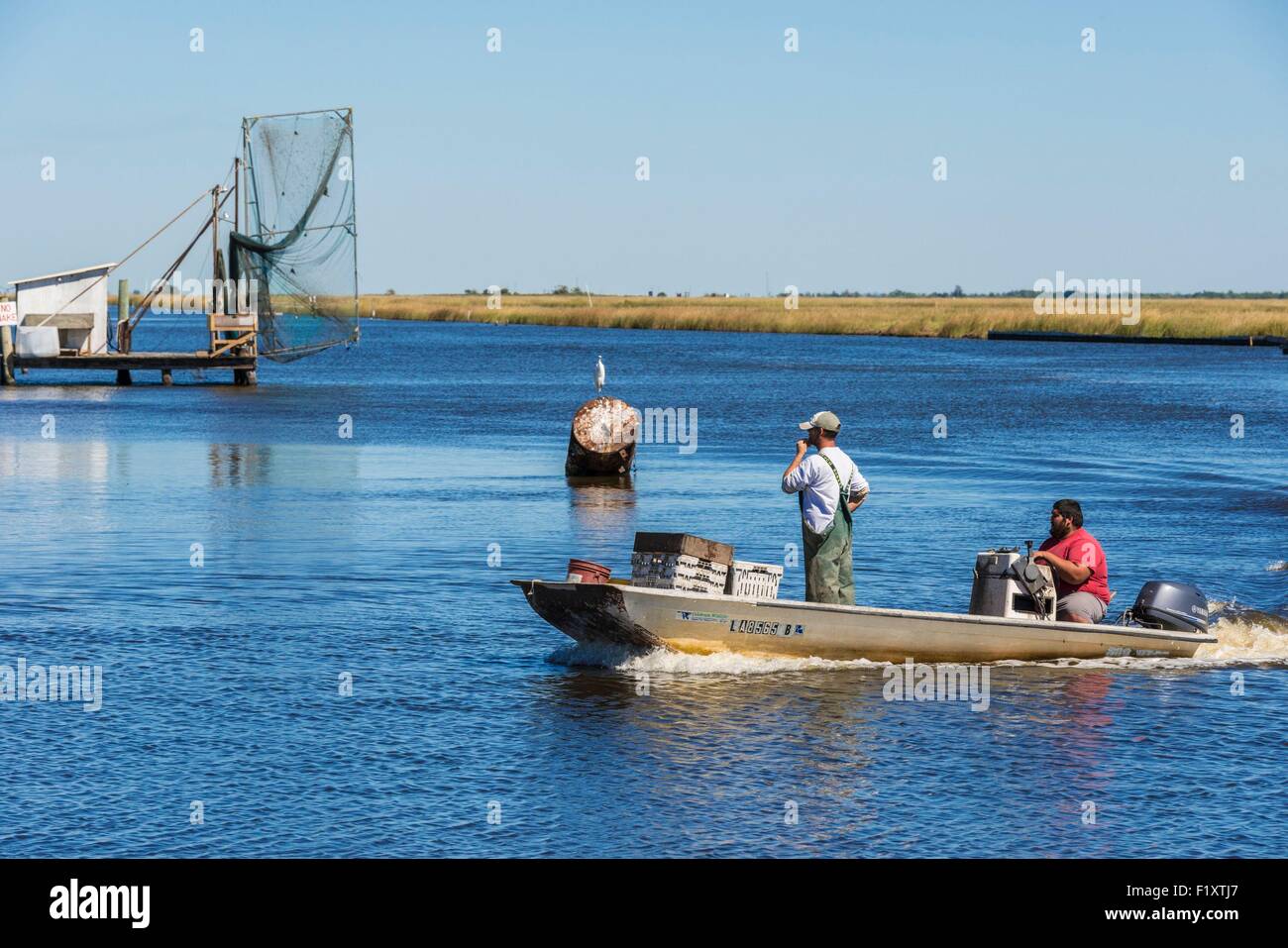 Etats-unis, Louisiane, Pointe-aux-Chenes, bateaux de pêche du crabe sur le bayou Banque D'Images