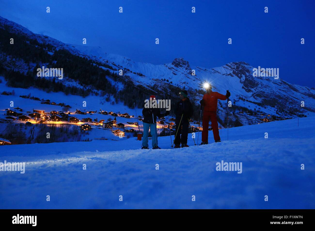 France, Haute Savoie, Le Grand Bornand, Chinaillon hameau, raquette Banque D'Images