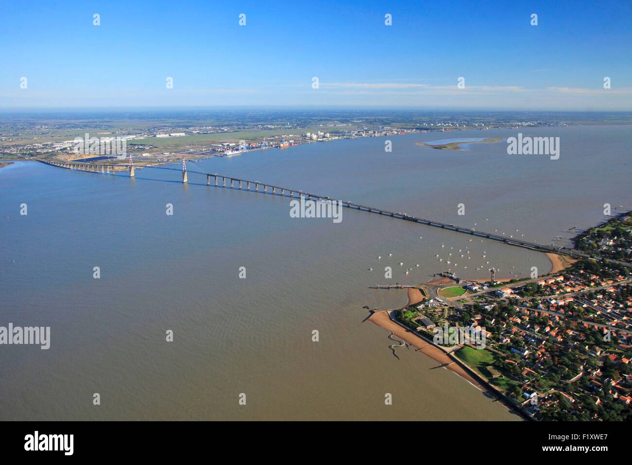 France, Loire Atlantique, le pont de St Nazaire entre Saint Brevin les