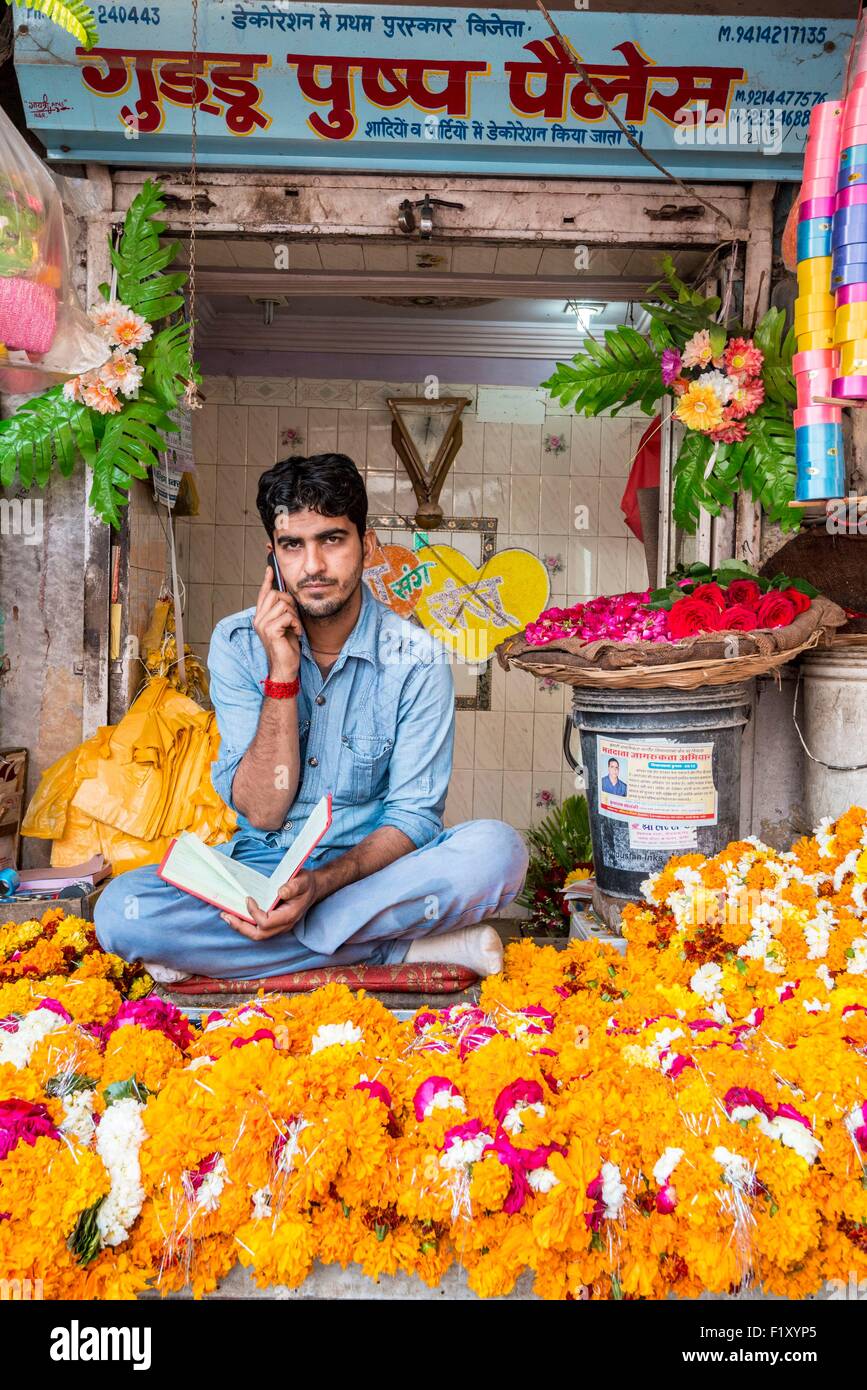 L'Inde, Rajasthan, colliers de fleurs, la vente de Nagaur Photo Stock -  Alamy