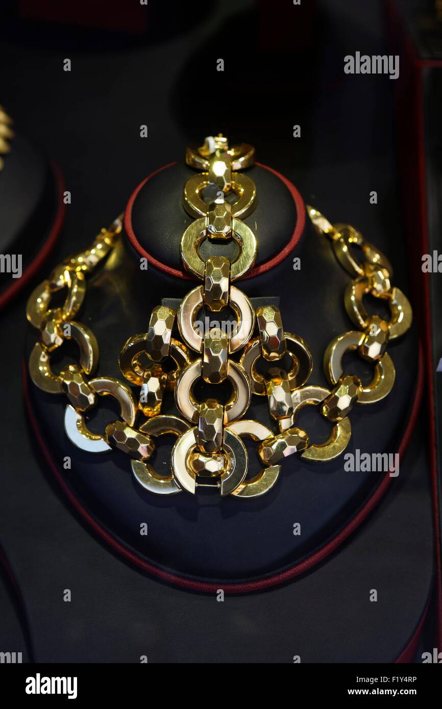 Emirats arabes unis, dubaï, Deira, Gold Souk et Parfums Souk, vitrine bijoux Banque D'Images