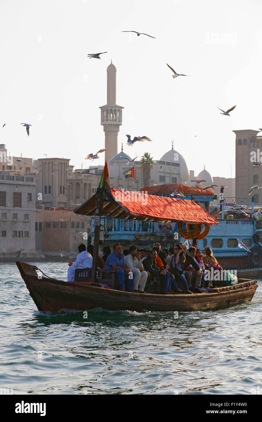 Emirats Arabes Unis, Dubai, Dubai, Abra (bateau) sur la Crique de Dubaï, l'abras sont utilisés pour traverser la crique de Dubaï pour quelques dirhams Banque D'Images