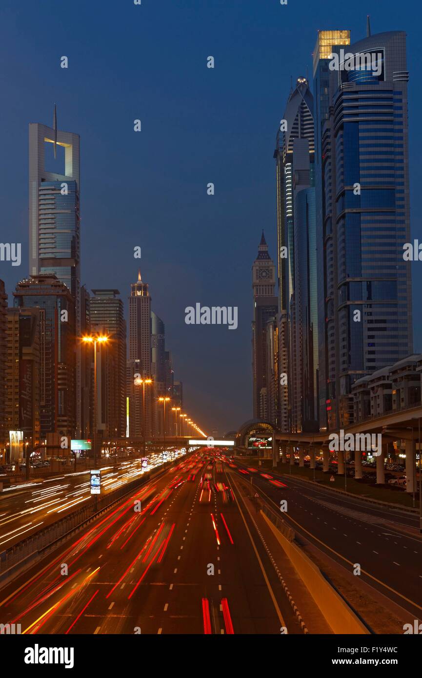 Emirats Arabes Unis, Dubaï, Sheikh Zayed Road, route principale 558 km de long Banque D'Images