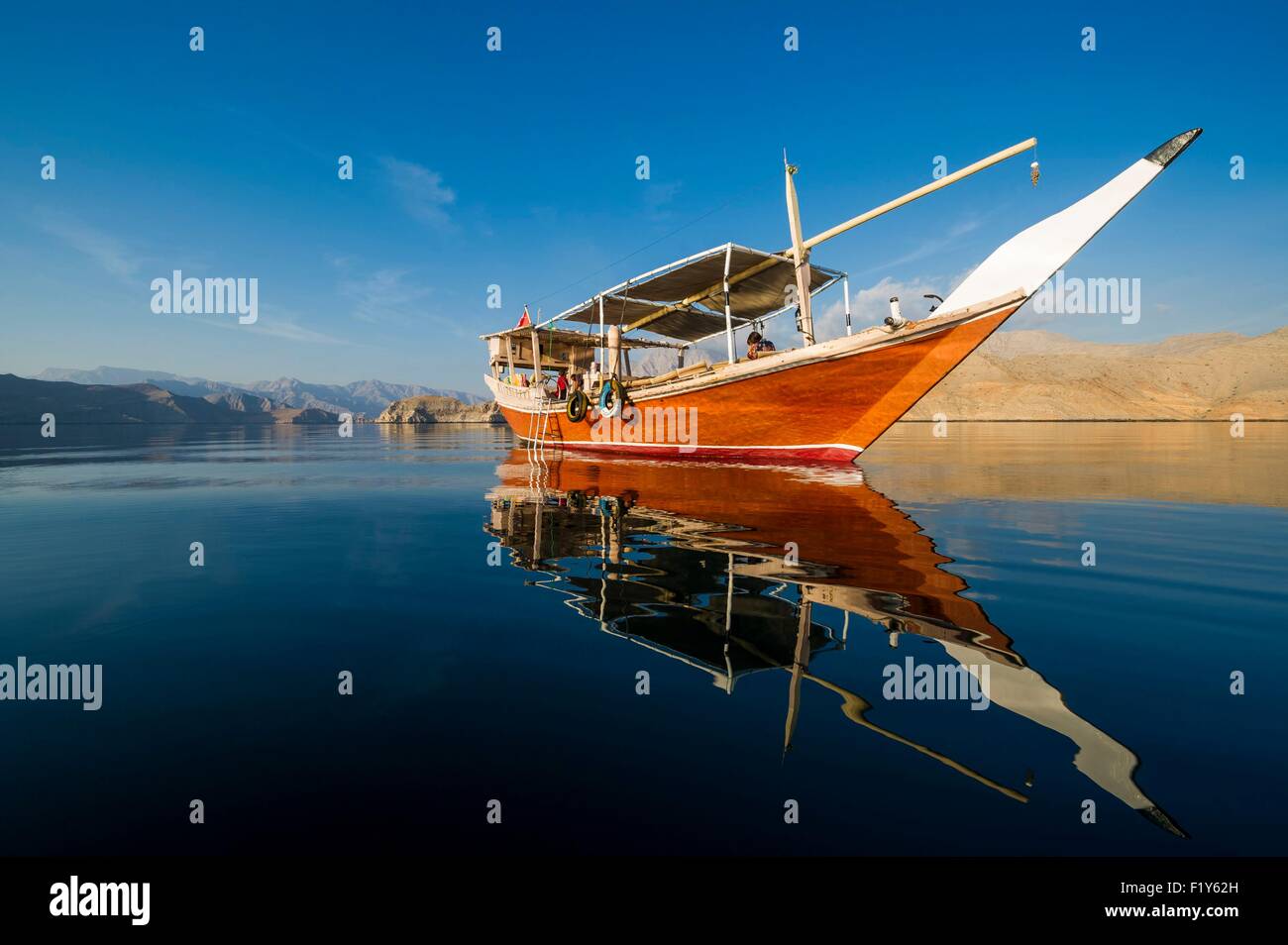 Oman, Musandam, Khasab, croisière dans les fjords sur un dhow, bateau traditionnel en bois Banque D'Images