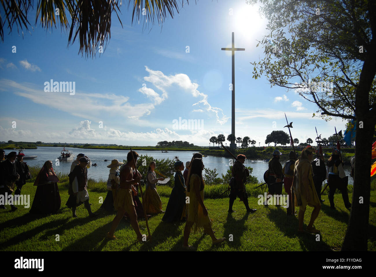 St Augustine, en Floride, aux Etats-Unis. Sep 8, 2015. Reconstitution de Pedro Menéndez's landing à Nombre de Dios la Mission dans le cadre de St Augustine, Floride la 450e anniversaire comme la plus ancienne colonie européenne en permanence aux États-Unis le 8 septembre 2015 à St Augustine, Floride.Zuma/Scott A. Miller Crédit : Scott A. Miller/ZUMA/Alamy Fil Live News Banque D'Images