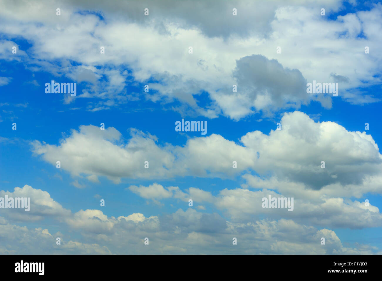 Fond de Ciel bleu avec nuages . fond bleu du ciel Banque D'Images