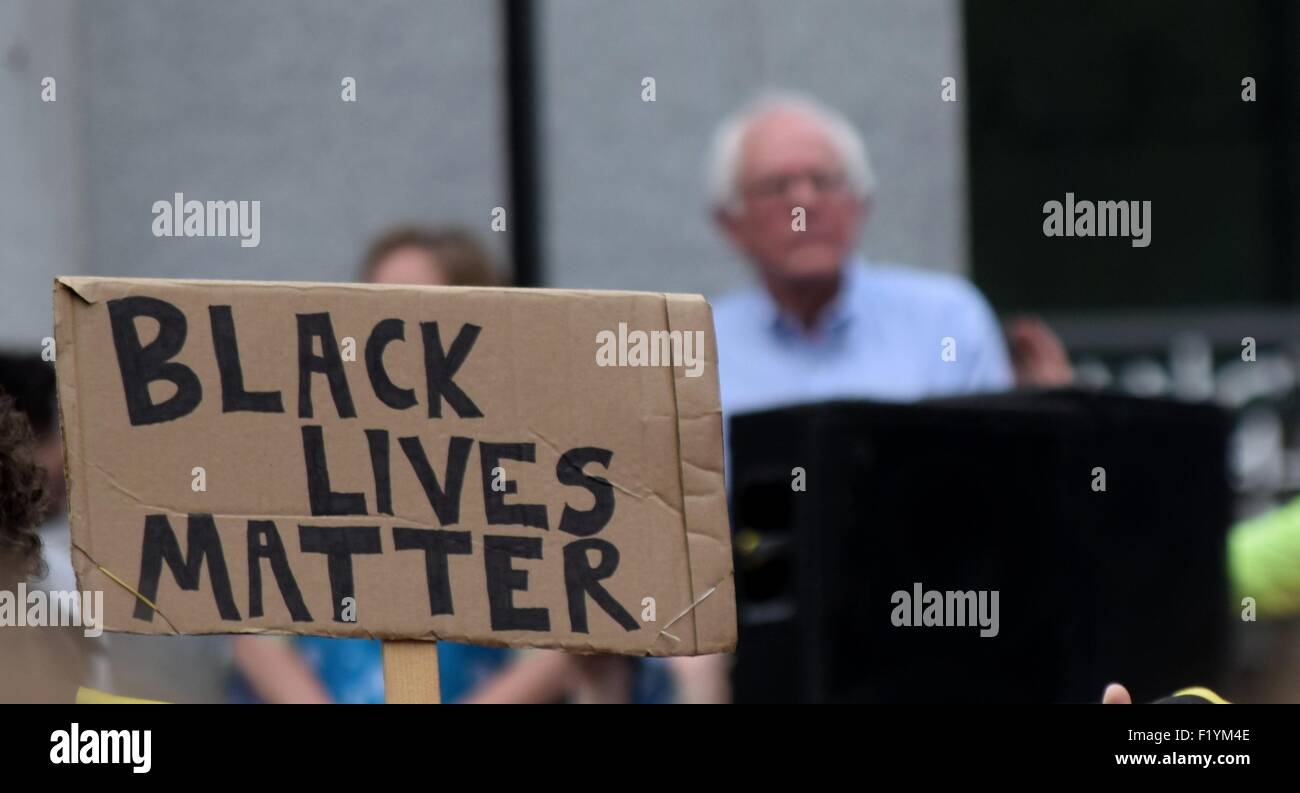 Seattle, Washington - 8 août, 2015. Un BERNIE SANDERS (I-VT) campagne présidentielle s'arrêtent à Westlake Park, Seattle Banque D'Images