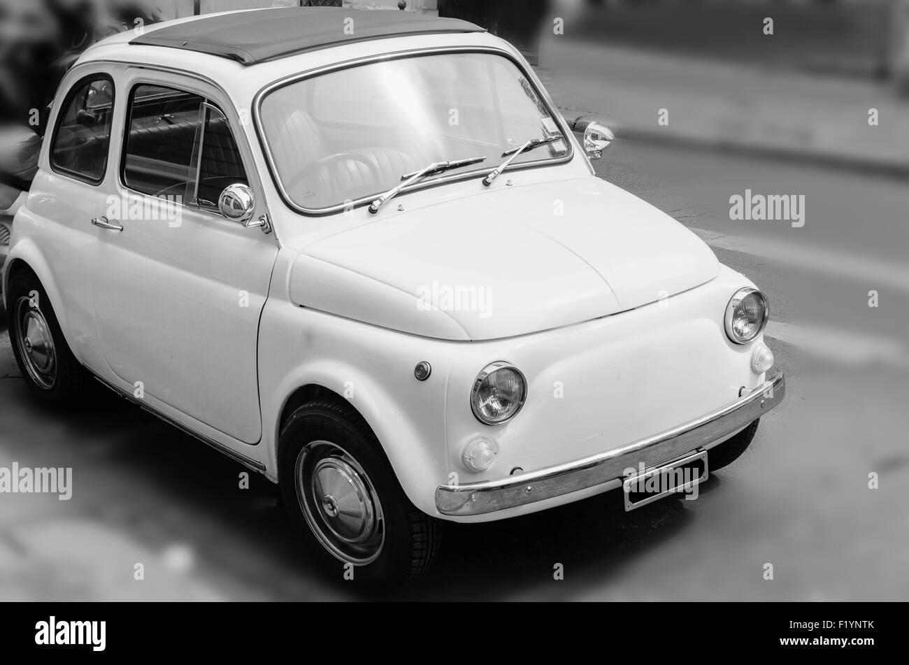 Jolie petite voiture de style italien Banque D'Images