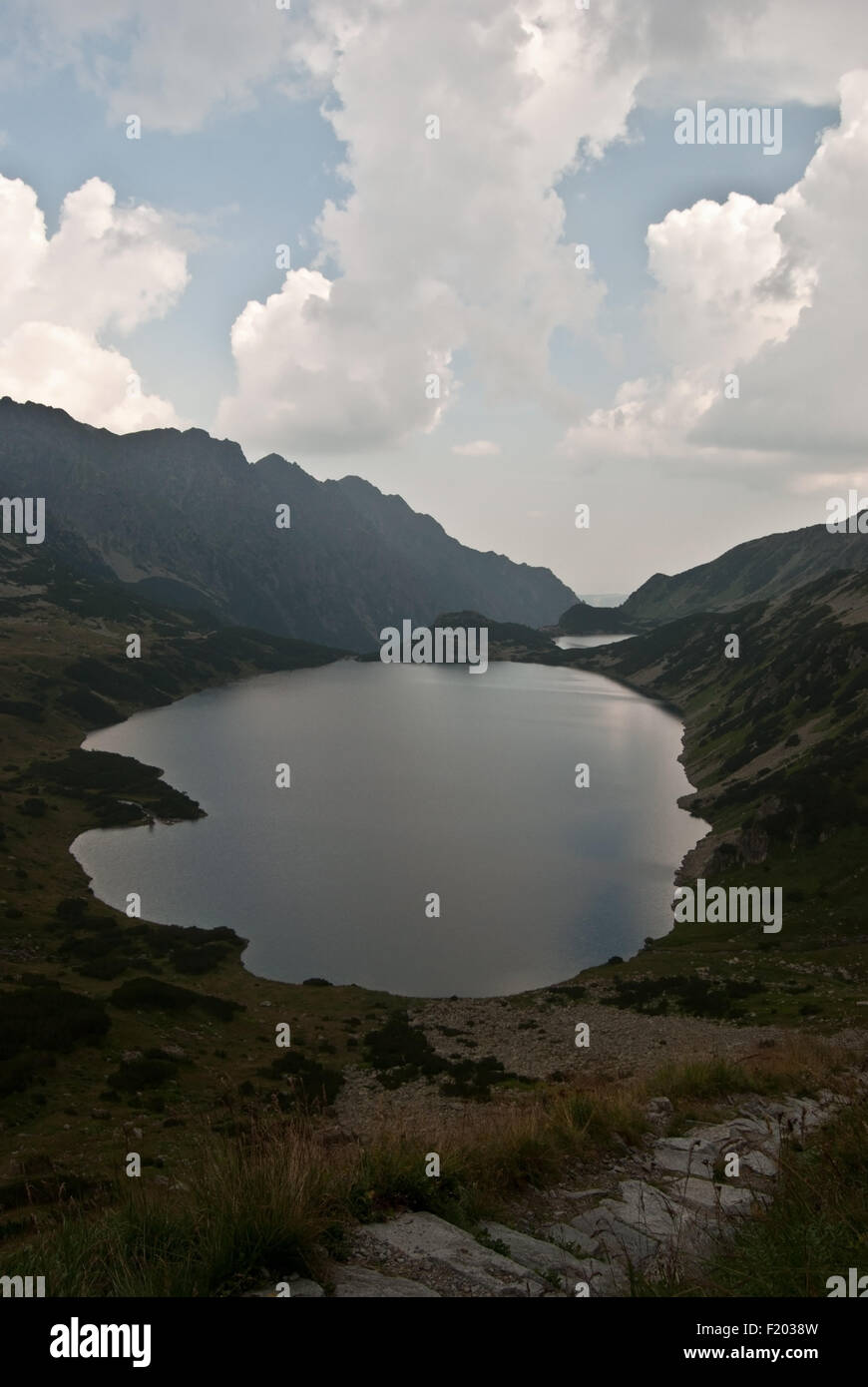 Wielki Staw Polski Pieciu Stawów lac dans Dolina Polskich polonais dans le cadre de montagnes Tatry Banque D'Images