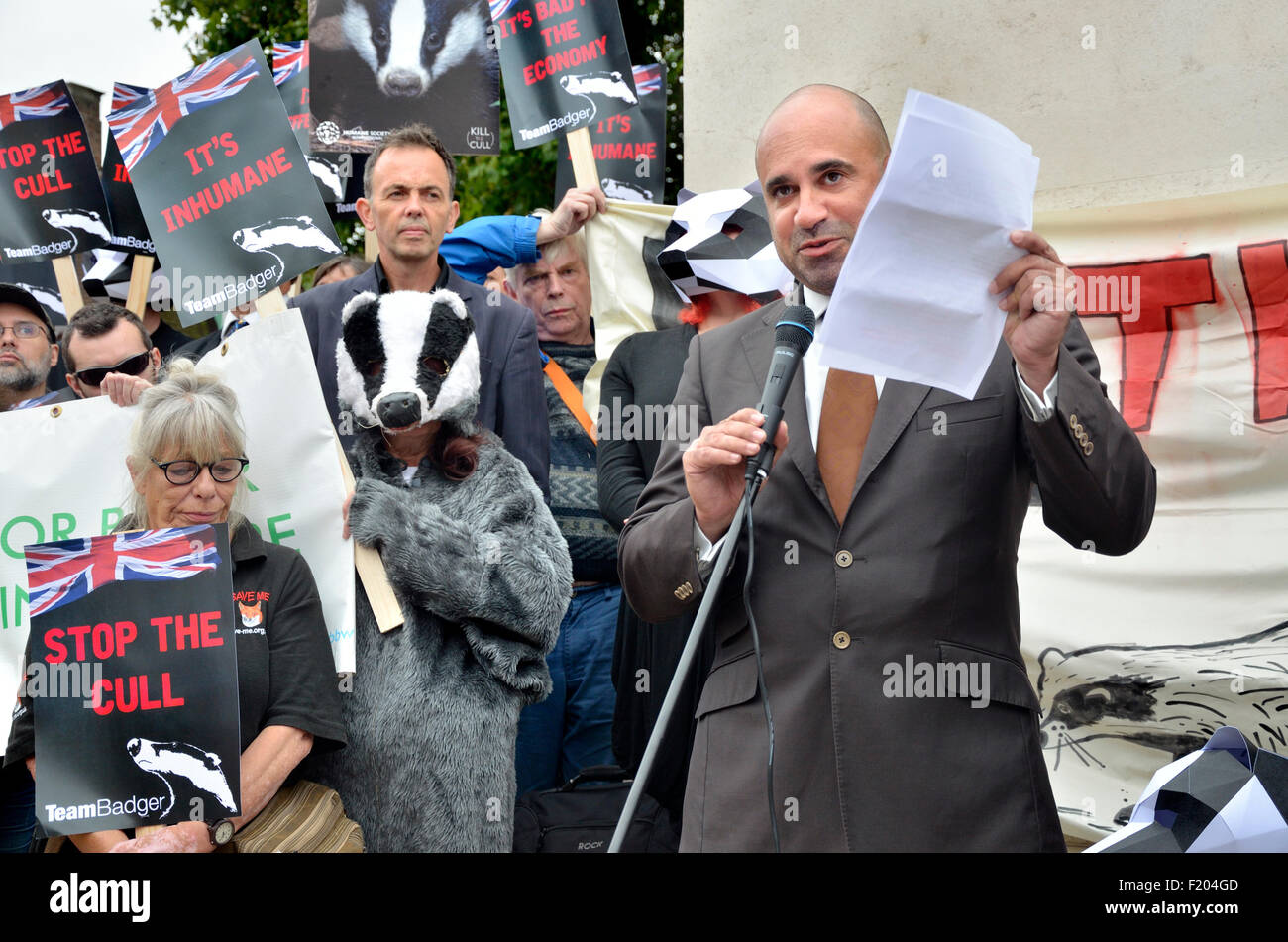 Marc Abraham 'Marc' le vétérinaire lors de la protestation contre la politique de réforme du blaireau à défaut, Westminster, 8 sept 2015. Un petit Banque D'Images
