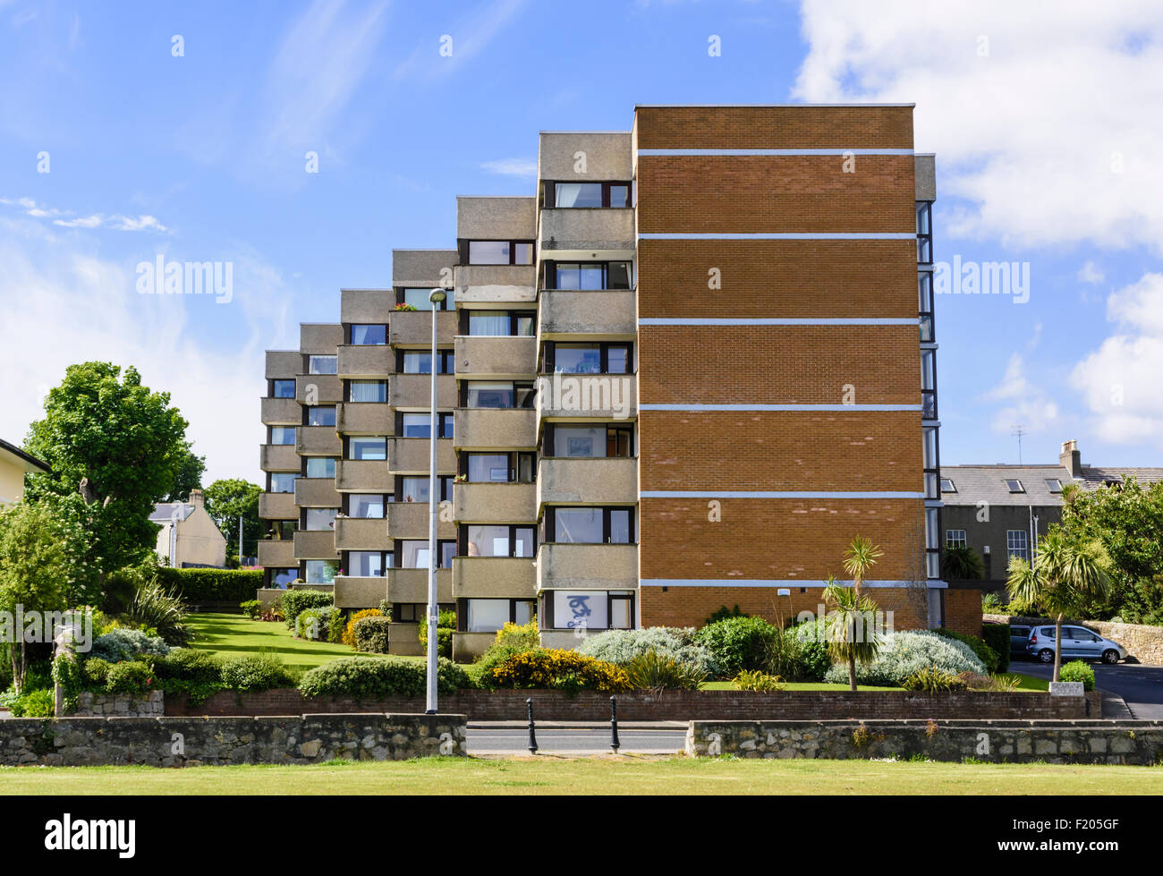 L'architecture brutaliste immeuble d'appartements à Glasthule, Dun Laoghaire Rathdown-, Irlande Banque D'Images