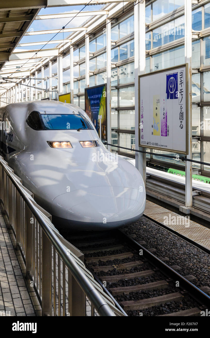 Japonais Shinkansen, le train à la gare de Kyoto, Japon Banque D'Images