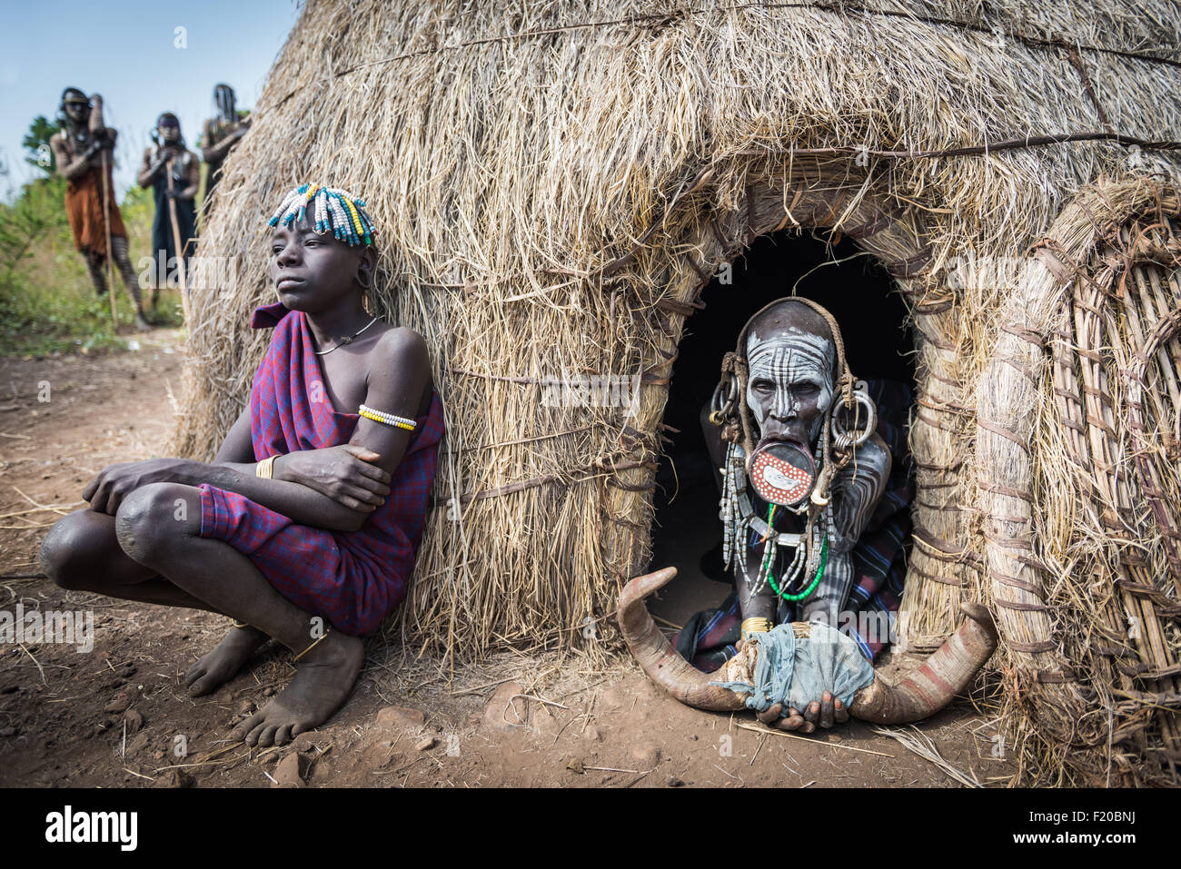 JINKA, Ethiopie, - 19 août 2015:Femmes non identifiées à partir de la tribu Mursi avec grande plaque à lèvre, dans le Parc National de Mago,. Plus le l Banque D'Images