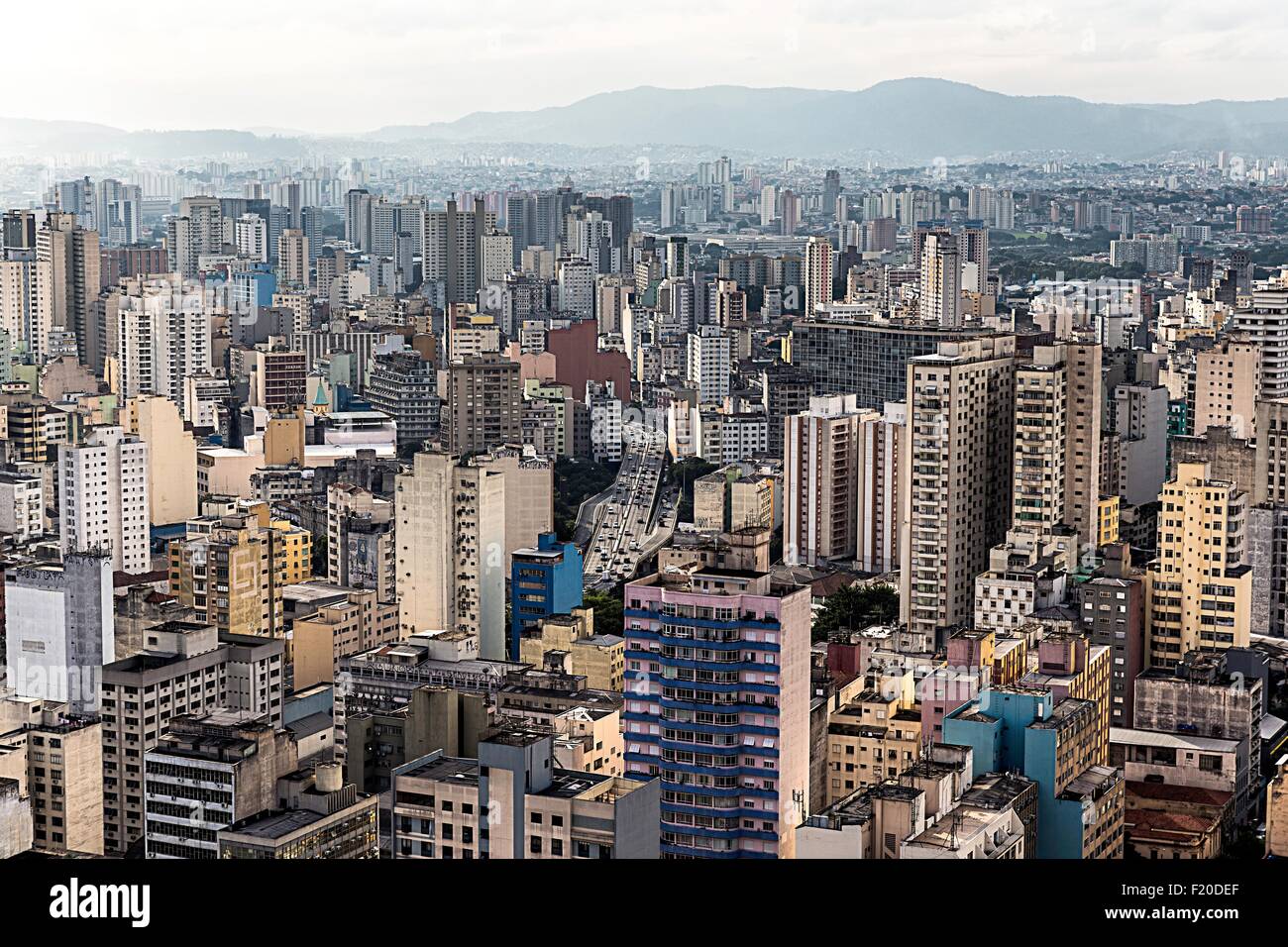 Vue sur ville surpeuplée des gratte-ciel, Sao Paulo, Brésil Banque D'Images