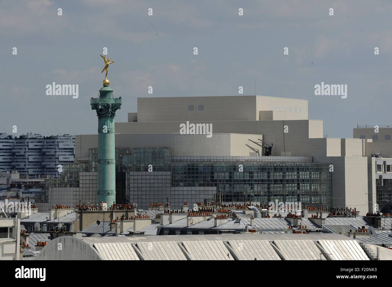 France, Paris, le génie de la Bastille, Le génie de la liberté est une sculpture en bronze doré d'Auguste Dumont en 1836 et depuis ce temps couronnant le sommet de la Colonne de Juillet, Place de la Bastille à Paris (vue aérienne) Banque D'Images