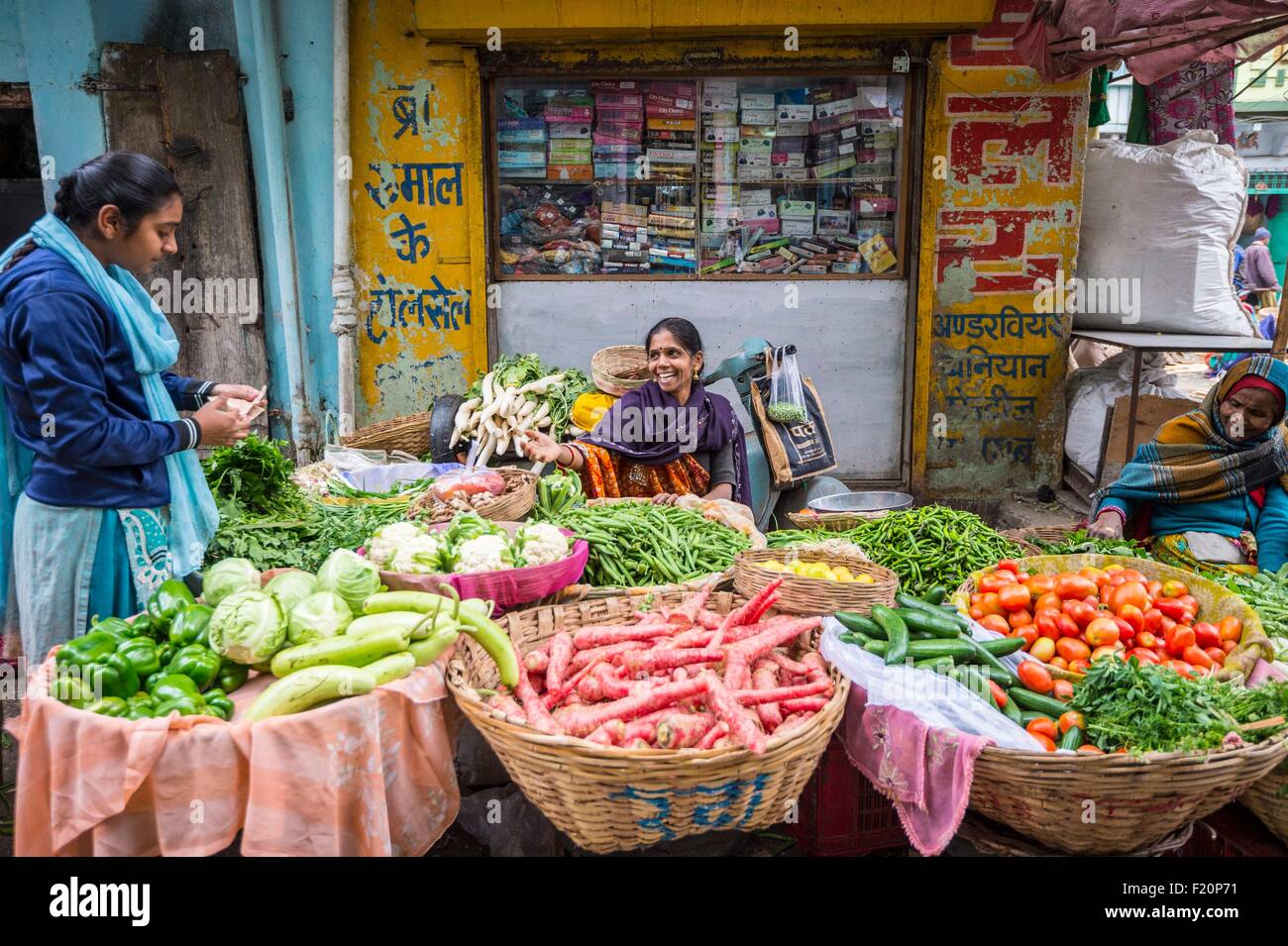 L'Inde, Rajasthan, Udaipur, le marché de fruits et légumes Banque D'Images
