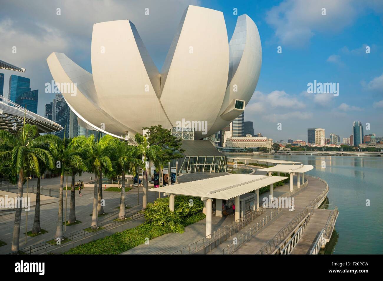 Marina Bay, Singapour, le quartier financier avec ses horizons, des arts et des sciences construit comme une forme de fleur de lotus par l'architecte Moshe Safdie Banque D'Images