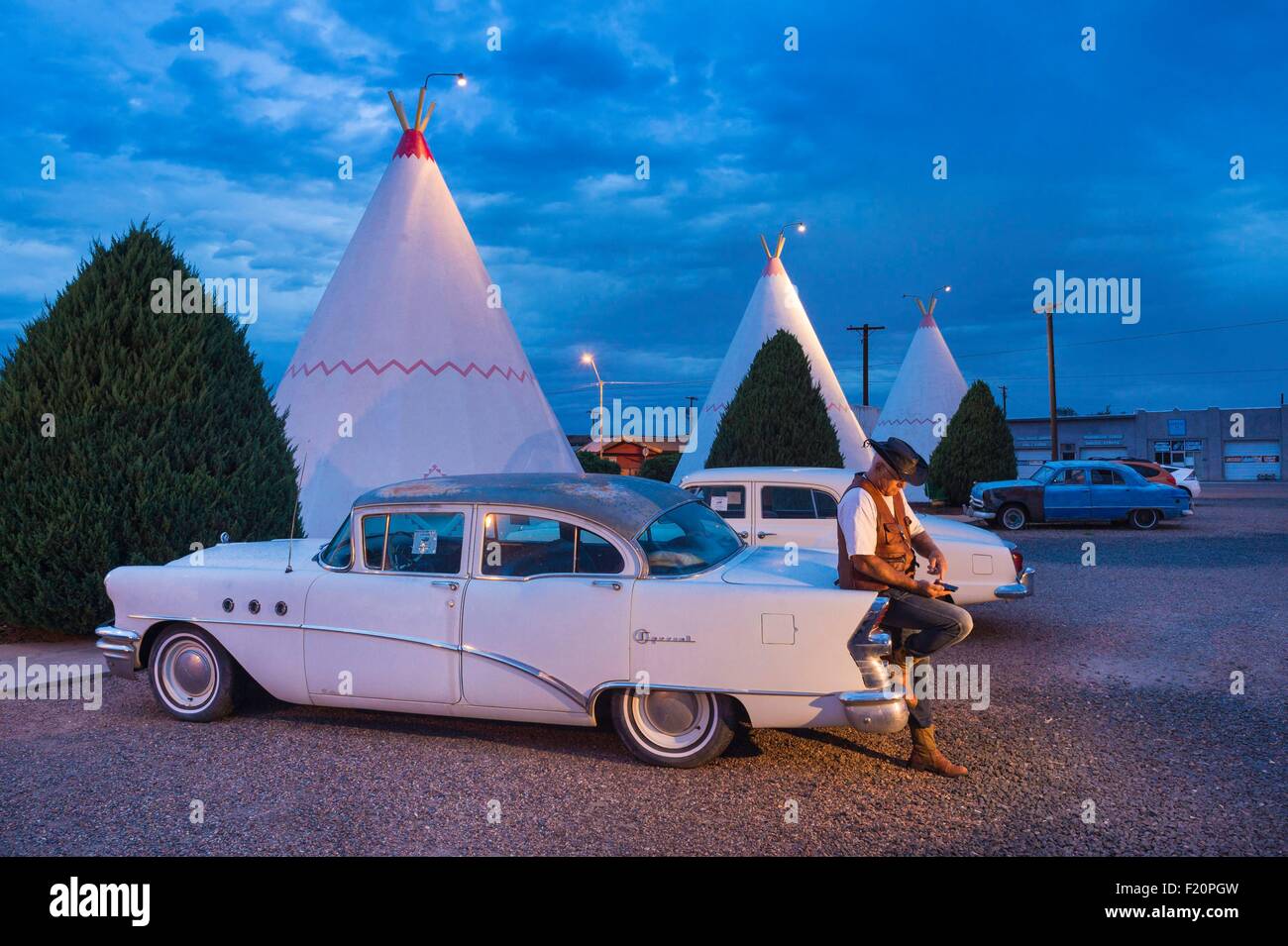 United States, Arizona, Route 66, Holbrook, Wigman Motel, Chevrolet Impala Banque D'Images