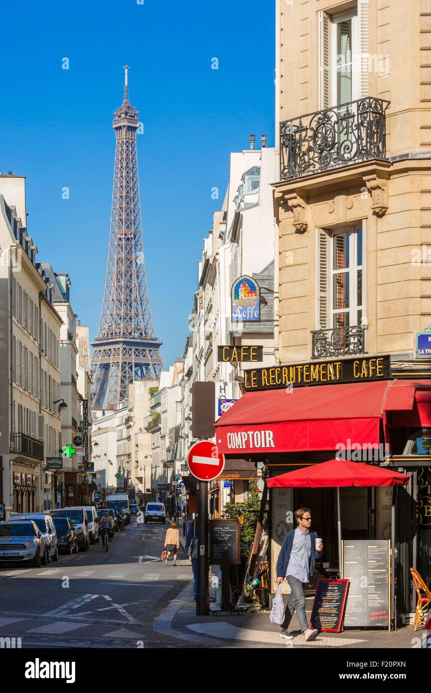 France, Paris, rue St Dominique et de la Tour Eiffel Banque D'Images