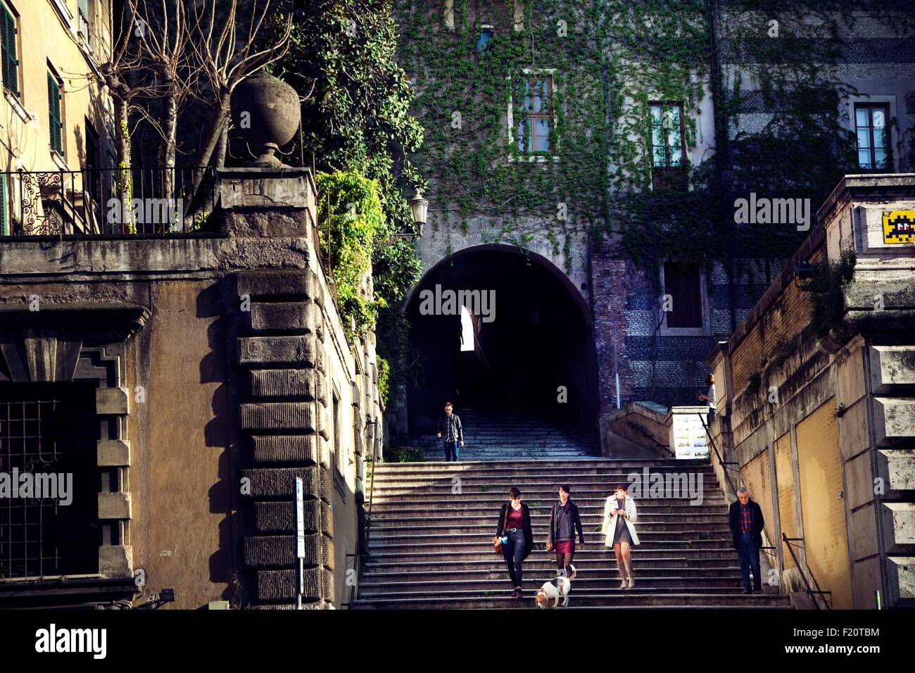 L'Italie, Latium, Rome, la vie de rue dans le quartier Monti, Salita dei Borgia Banque D'Images