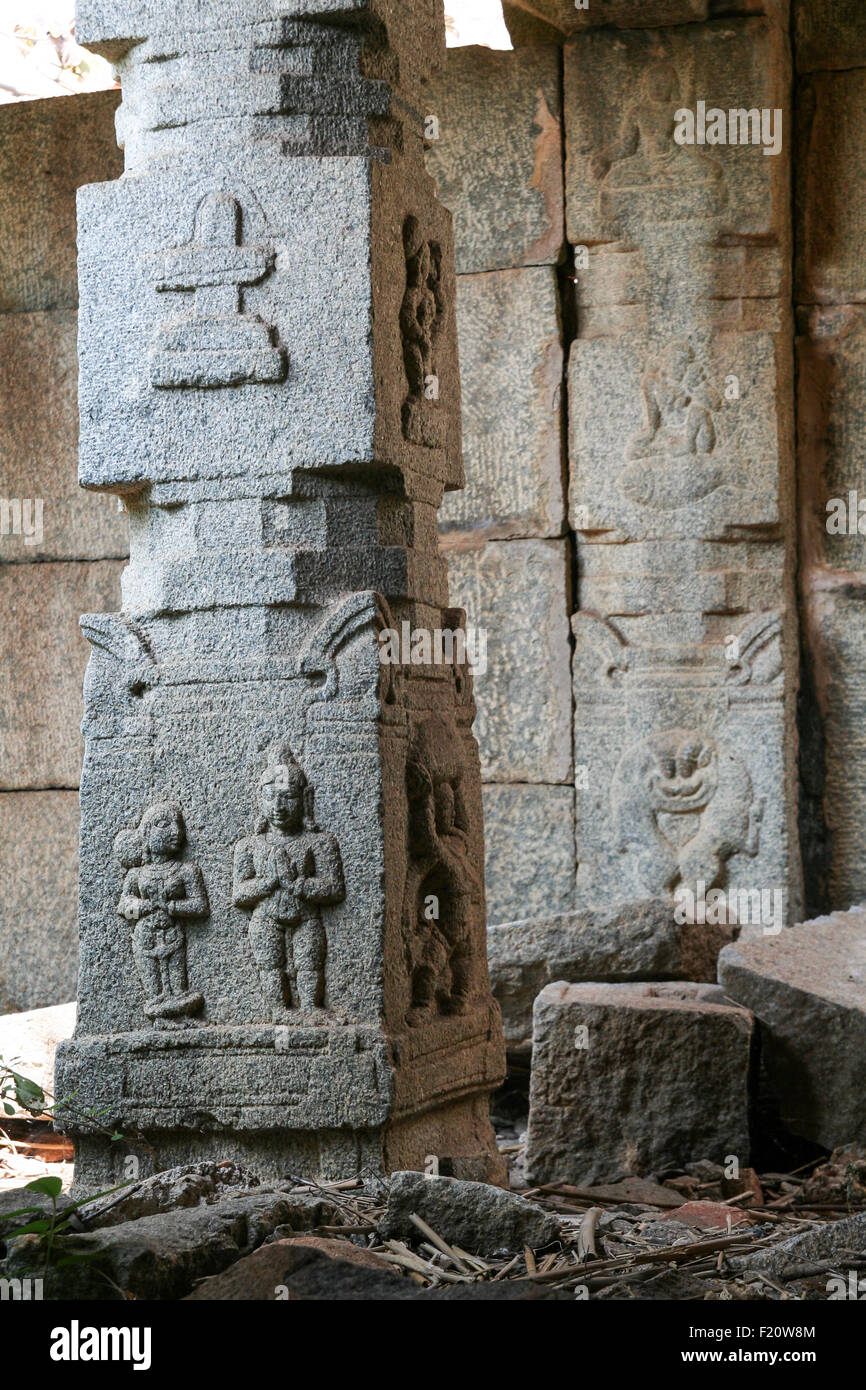 Pierre décorative pilier en ruines de Hampi Banque D'Images