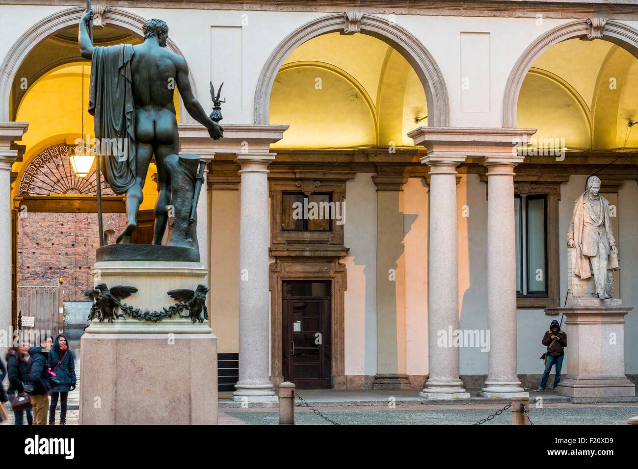 L'Italie, Lombardie, Milan, palais baroque Brera Pinacoteca di Brera musée d'art ancien et moderne inauguré en 1809 statue de Napoléon par Antonio Canova Banque D'Images