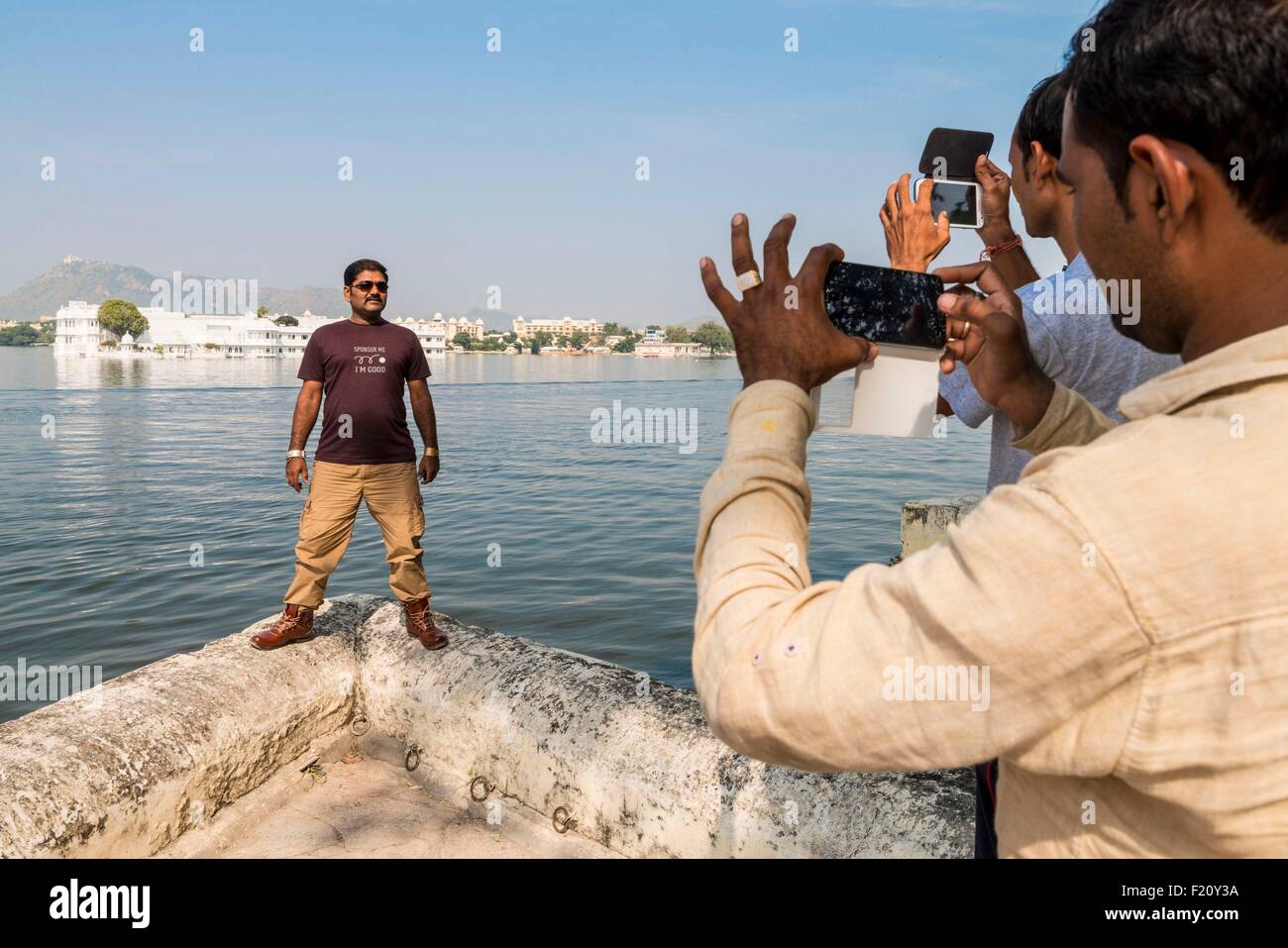 L'Inde, Rajasthan, Udaipur, le Lake Palace hotel sur le lac Pichola Banque D'Images