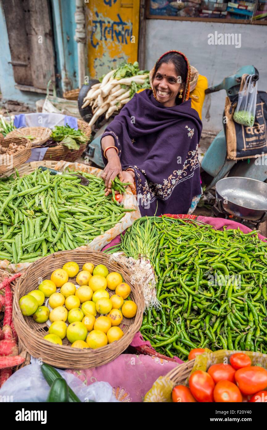 L'Inde, Rajasthan, Udaipur, le marché de fruits et légumes Banque D'Images