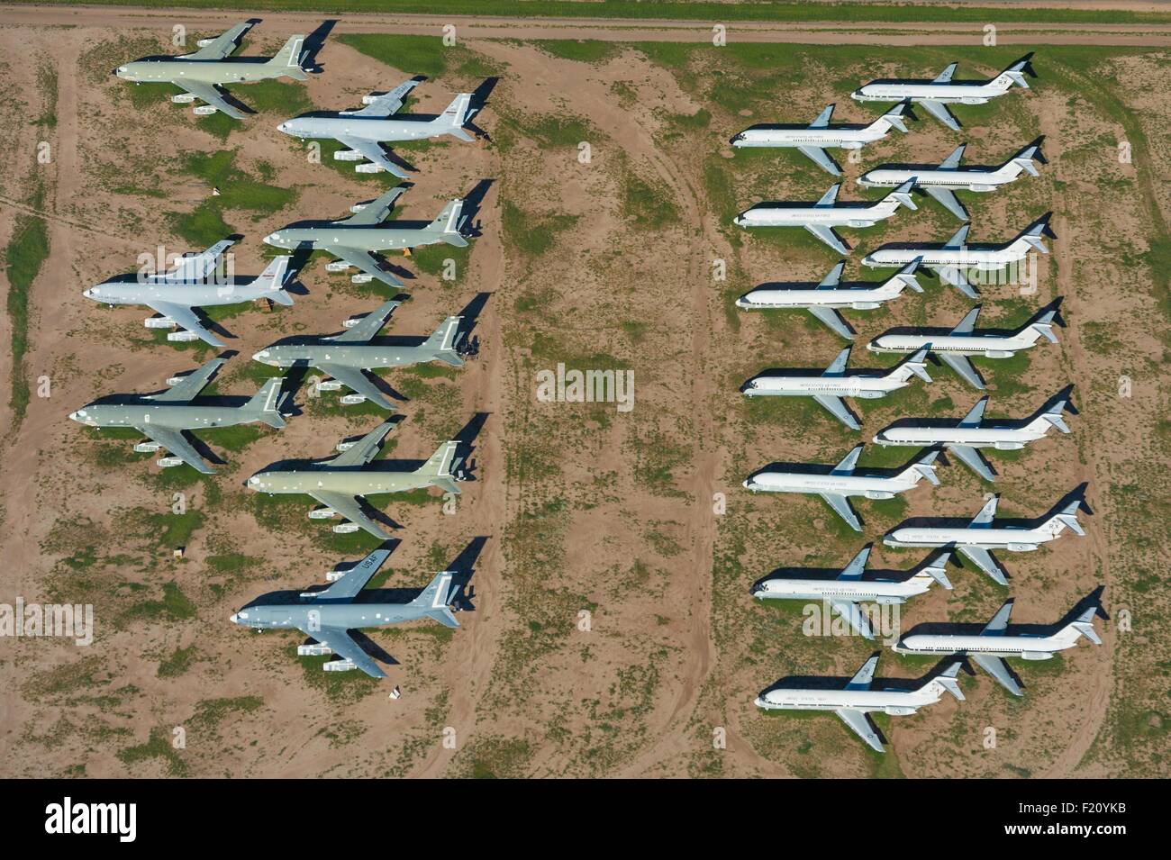 United States, Arizona, Tuscon, avions cimetière, la base aérienne Davis-Monthan AFB (vue aérienne) Banque D'Images