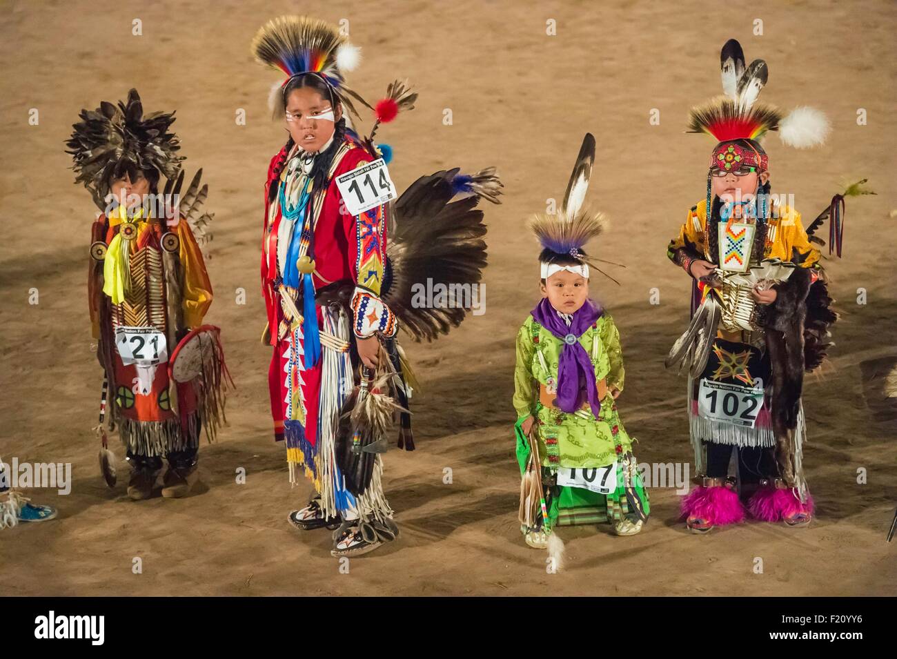 United States, Arizona, Window Rock, Festival Navajo Nation juste, les jeunes navajos portant des vêtements de cérémonie (regalia) lors d'un Pow-wow (danses traditionnelles) Banque D'Images