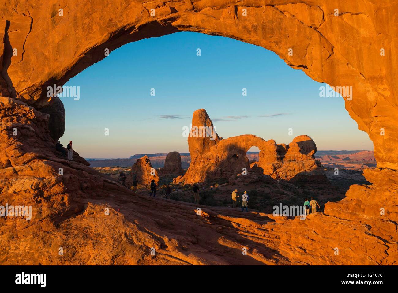 United States, Utah, Colorado Plateau, Arches National Park, Turret arch arch fenêtre nord Banque D'Images