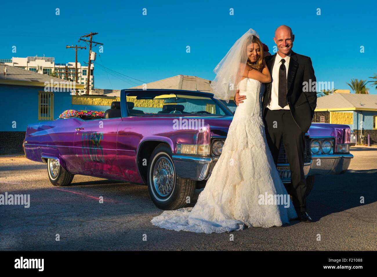 United States, Nevada, le Strip, nouvelle mariée dans une limousine Banque D'Images