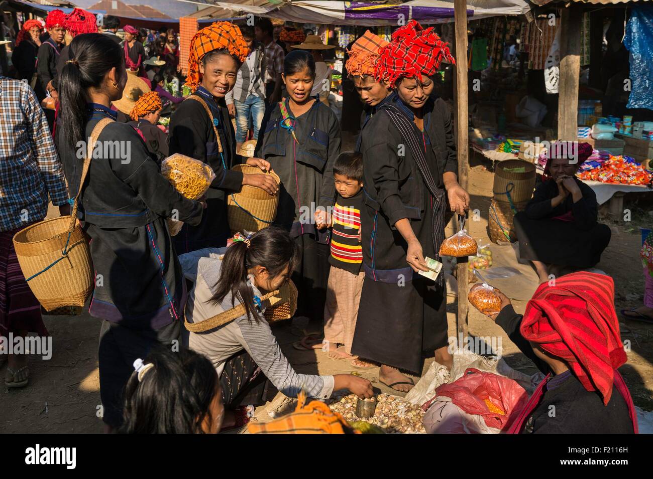 Myanmar (Birmanie), l'État de Shan, la tribu de Pao, Sagar Lake, Sagar (Samkar Inlay), le marché Banque D'Images