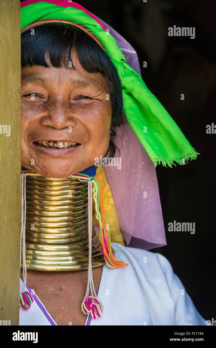 Myanmar (Birmanie), l'État de Kayah, Kayan (tribu Padaung), zone de Loikaw, Kon Ta, Moe Su une femme du nom de la femme girafe Banque D'Images