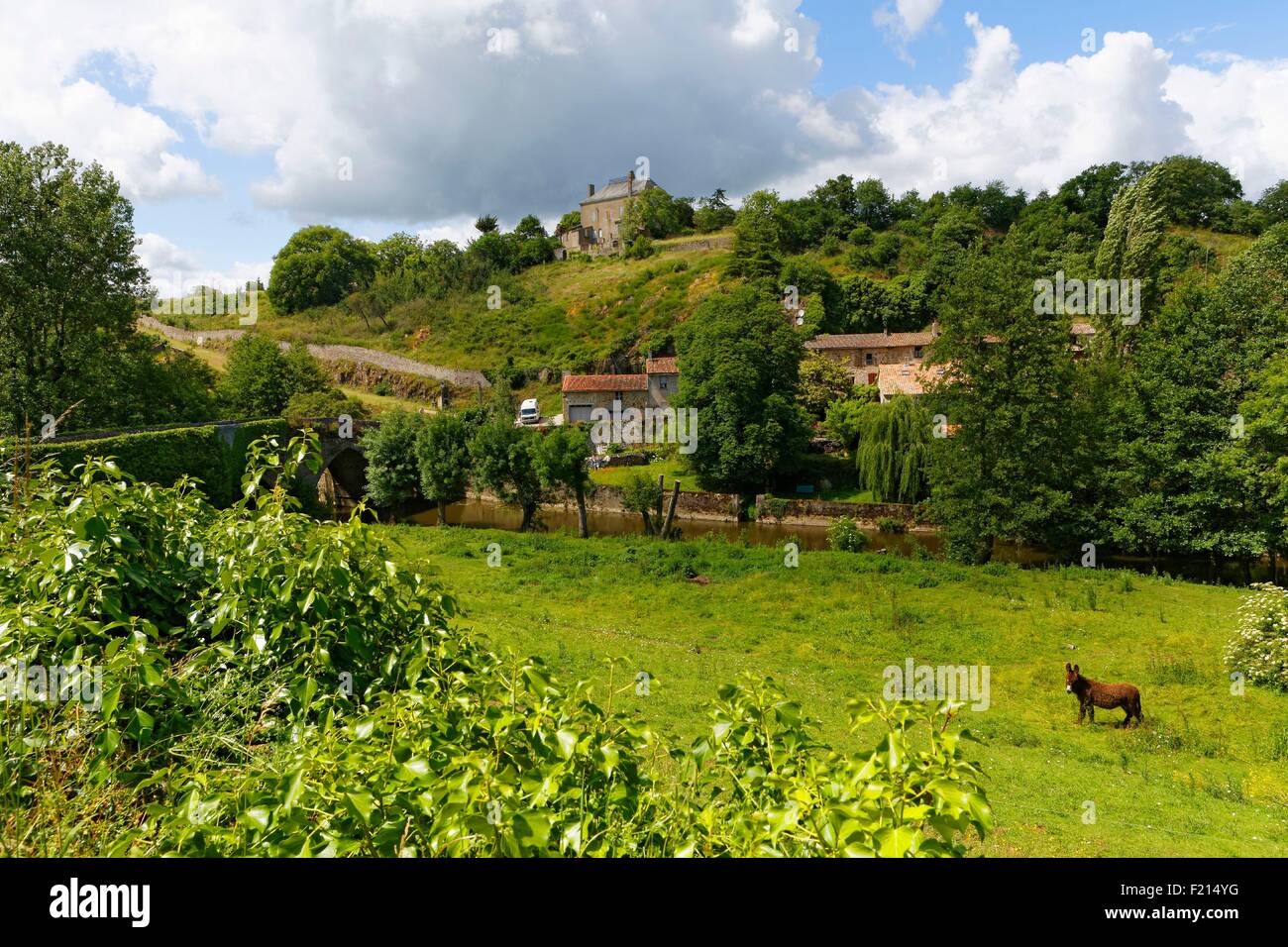 En France, deux Sevres, Argenton les vallees, partie sud de la ville, vers le château de Sanzay Banque D'Images