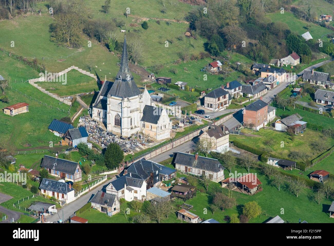La France, l'Eure, le Marais Vernier, l'église (vue aérienne) Banque D'Images