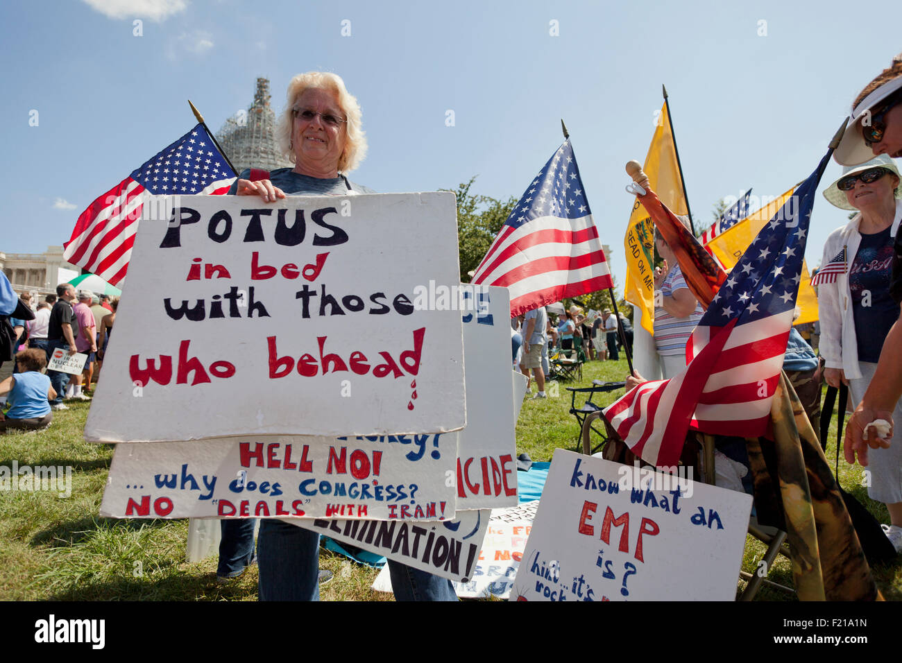 Washington DC, USA. 9 Septembre, 2015. Les membres du parti du thé dans les milliers de rallye sur la pelouse de l'ouest du Capitole à l'appui de Donald Trump et Ted Cruz, qui a parlé contre le nucléaire iranien. Credit : B Christopher/Alamy Live News Banque D'Images