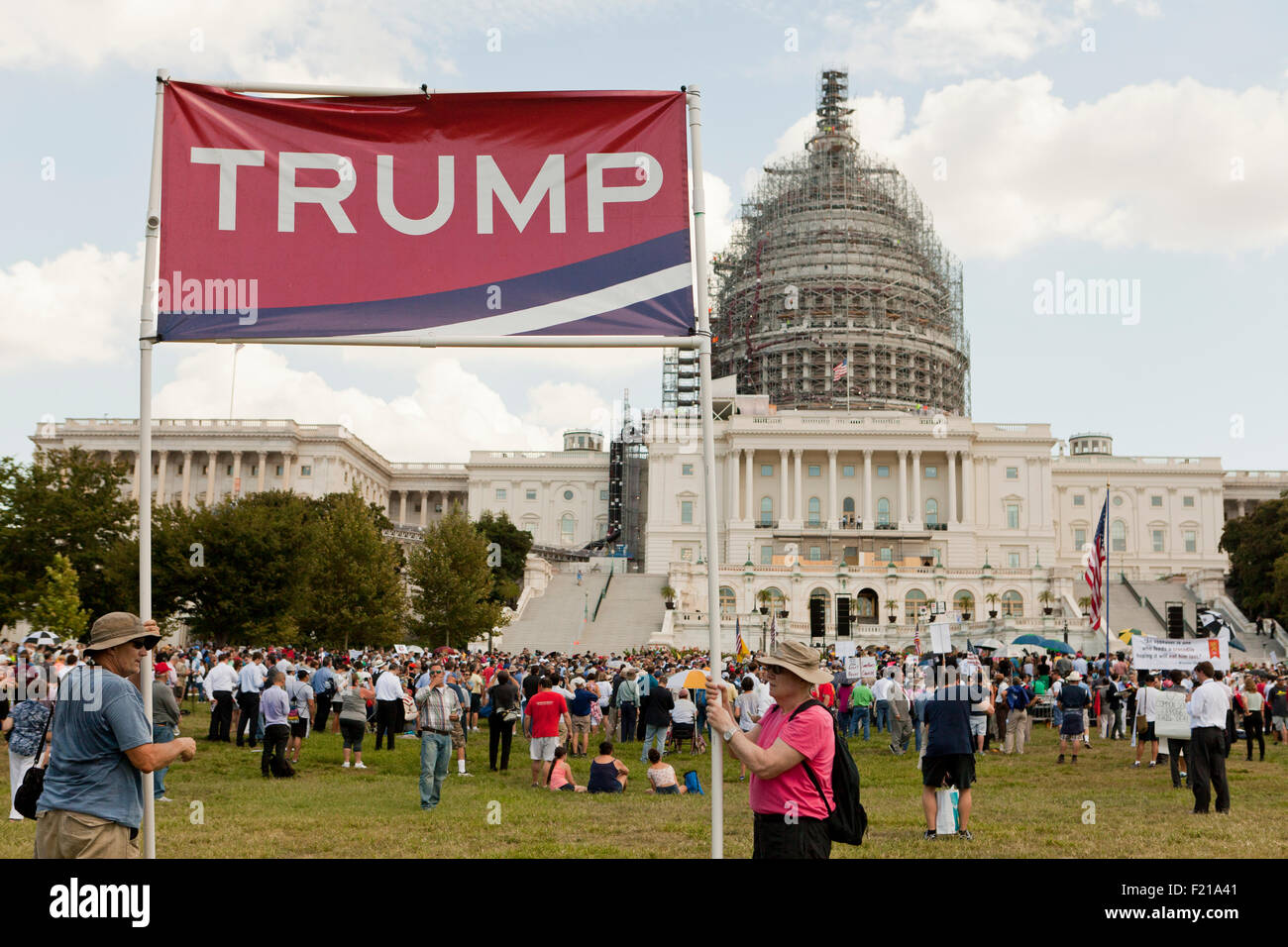 Washington DC, USA. 9 Septembre, 2015. Les membres du parti du thé dans les milliers de rallye sur la pelouse de l'ouest du Capitole à l'appui de Donald Trump et Ted Cruz, qui a parlé contre le nucléaire iranien. Credit : B Christopher/Alamy Live News Banque D'Images