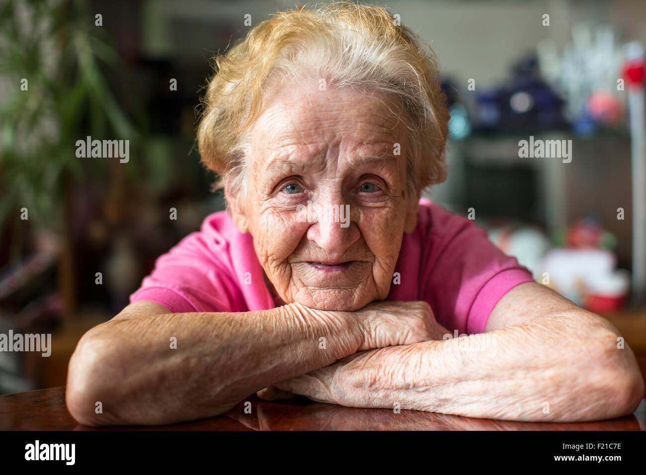 Closeup portrait of happy woman. Banque D'Images
