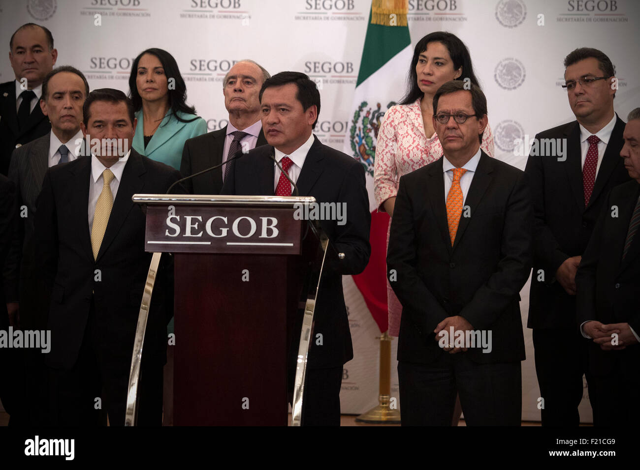 La ville de Mexico, Mexique. Sep 9, 2015. Le ministre de l'intérieur Miguel Angel Osorio Chong (C), annonce que les nouvelles nominations au ministère mexicain de l'Intérieur (SEGOB, pour son sigle en espagnol), dans la ville de Mexico, capitale du Mexique, le 9 septembre 2015. Selon la presse locale, Miguel Angel Osorio Chong a annoncé mercredi les nouvelles nominations dans le sous-secrétaires du SEGOB, dont plusieurs sont liés à la zone de sécurité. © Alejandro Ayala/Xinhua/Alamy Live News Banque D'Images