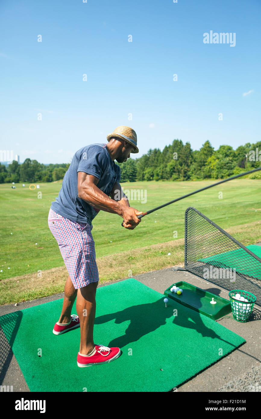 Practice de golf sur le Practice Banque D'Images