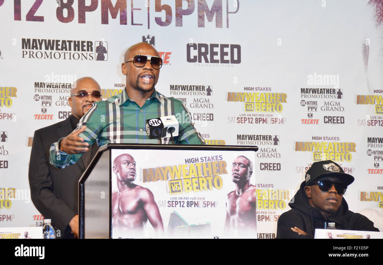 Las Vegas, Nevada, USA. Sep 9, 2015. Le boxeur Floyd Mayweather jr assister à la conférence de presse finale pour le prochain épisode intitulé ''High Stakes'' le 9 septembre 2015 au Théâtre David Copperfield l'intérieur de l'hôtel MGM Grand Hotel & Casino à Las Vegas, Nevada. Crédit : Marcel Thomas/ZUMA/Alamy Fil Live News Banque D'Images