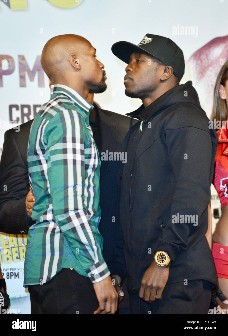 Las Vegas, Nevada, USA. Sep 9, 2015. Les boxeurs Floyd Mayweather jr et Andre Berto assister à la conférence de presse finale pour leur prochain épisode intitulé ''High Stakes'' le 9 septembre 2015, à l'intérieur du théâtre David Copperfrield MGM Grand Hotel & Casino à Las Vegas, Nevada. Crédit : Marcel Thomas/ZUMA/Alamy Fil Live News Banque D'Images