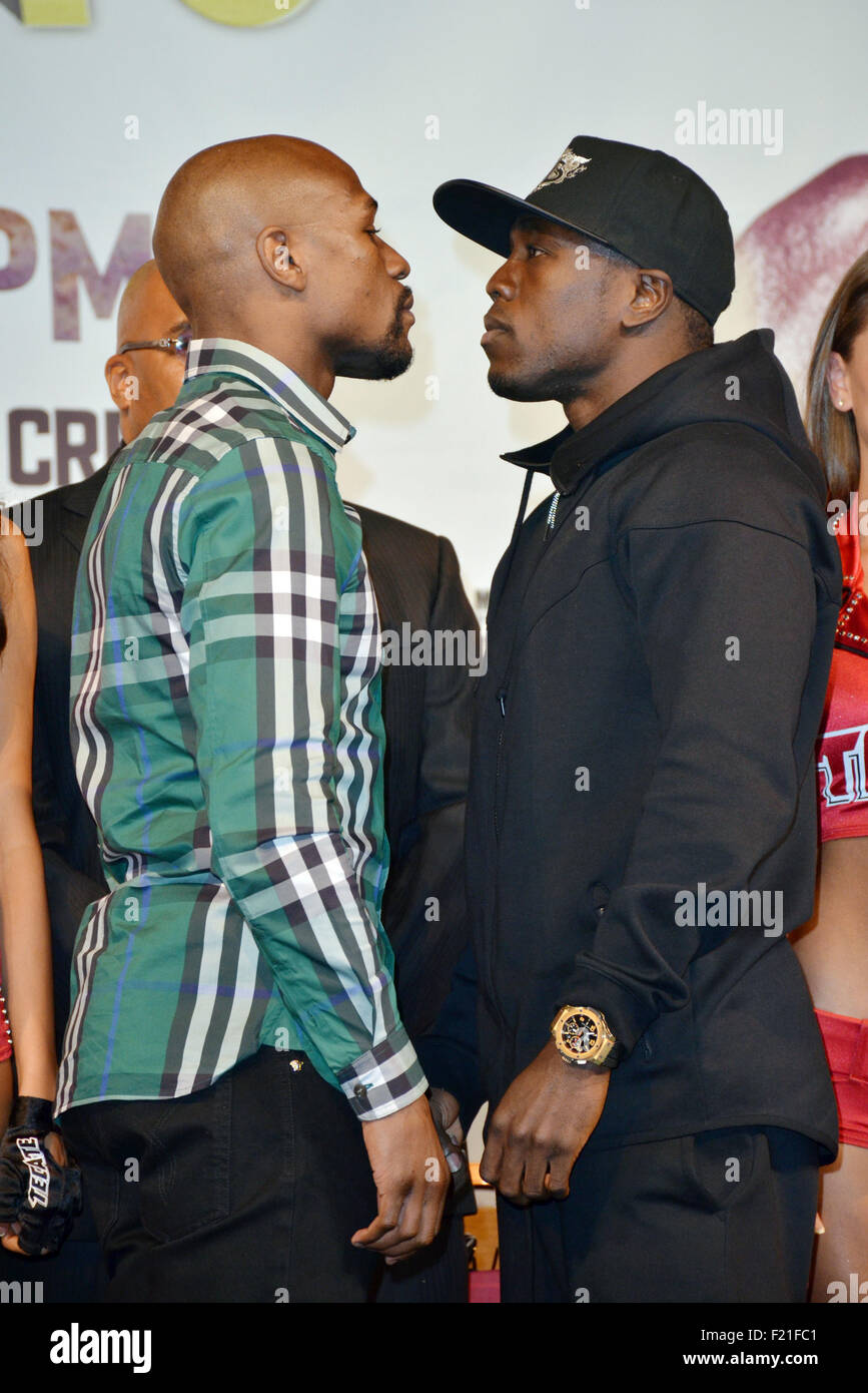 Las Vegas, Nevada, USA. Sep 9, 2015. Les boxeurs Floyd Mayweather jr et Andre Berto assister à la conférence de presse finale pour leur prochain épisode intitulé ''High Stakes'' le 9 septembre 2015, à l'intérieur du théâtre David Copperfrield MGM Grand Hotel & Casino à Las Vegas, Nevada. Crédit : Marcel Thomas/ZUMA/Alamy Fil Live News Banque D'Images